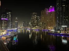 Amazing View I 1min Walk to Marina Mall I Close to Beach，位于迪拜Dubai Marina Mall Tram Station附近的酒店