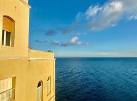 Casa Smeraldo Salento, a strapiombo sul mare，位于圣凯撒利亚温泉的度假短租房