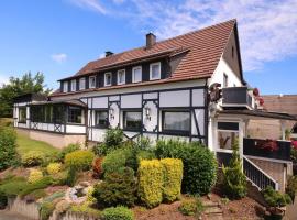 Gasthof "Zum Burghof"，位于梅德巴赫的酒店