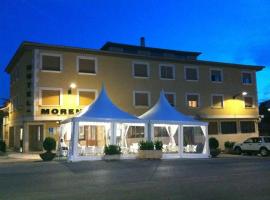 HOTEL MORENO，位于埃尔切德拉谢拉的酒店