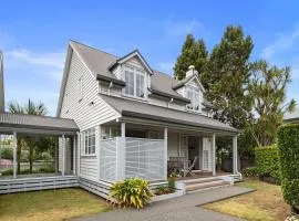 A Sandy Jandal - Russell Holiday Home