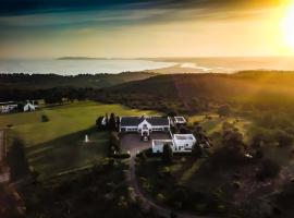 Greenhill Farm Manor House Plettenberg Bay - Private House Sleeps 8，位于普利登堡湾的别墅