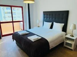 Beautiful Apartment - Family and Group of Friends