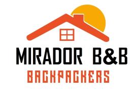 Mirador Backpackers B&B，位于瓦拉斯的住宿加早餐旅馆