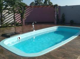 Casa de campo com piscina e bem agradável，位于Salto de Pirapora的酒店