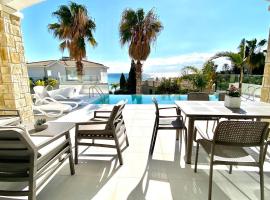 coral bay beach villa，位于帕福斯的酒店
