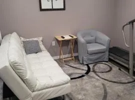 Adorable Studio Basement Suite in South Barrie