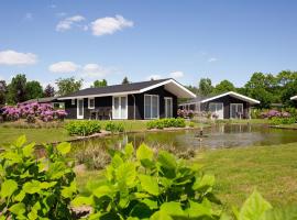 Nice chalet on the water in the Brabant Kempen，位于费尔德霍芬的酒店