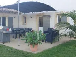 Villa à charleval en campagne avec piscine 14 couchages