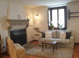 Appartamento Dimora in Piazza -Locazione Turistica Santa Maria Maggiore，位于大圣玛丽亚的公寓