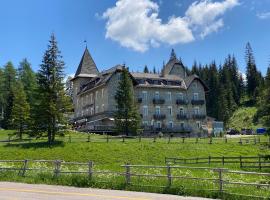 卡斯特拉特马尔酒店，位于卡雷扎湖的酒店