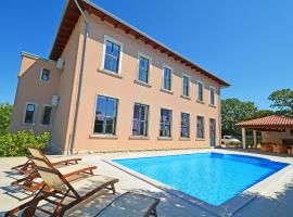 Villa Old School House by Interhome，位于Bašići的酒店