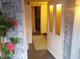 Ferienwohnung Sleeps 6 with Whirlpool