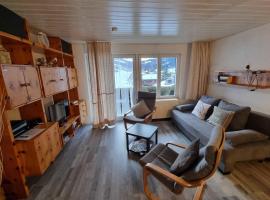 Cozy chalet apartment near hiking trail and ski lift，位于Oberiberg的酒店