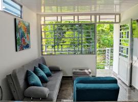 Hermoso apartamento con servicios y garaje.，位于弗洛伦西亚的酒店