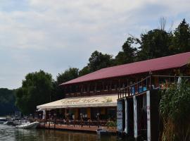 Hotel Galliard Lake Snagov，位于斯纳戈夫的酒店