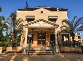 Meritas Crystal Resort，位于罗纳瓦拉的酒店