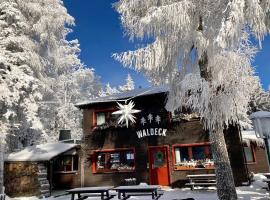 Waldeck Oberwiesenthal，位于奥泊维森塔尔奥博威森塔尔夏日雪橇轨道附近的酒店