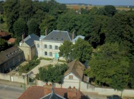 YXIE - Manoir des Arts，位于Villeblevin的酒店