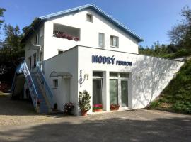 Modrý Pension，位于马达伯乐斯拉夫的酒店