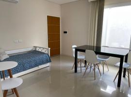 Dpto Moderno - 1 dormitorio, hasta 4 personas，位于坦迪尔Del Libertador Hill附近的酒店