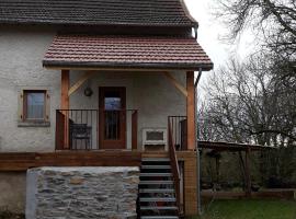 Agréable gîte en pleine nature，位于Parmilieu的酒店