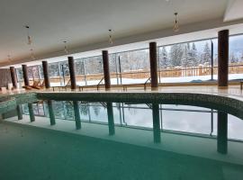 7Soapte，位于布拉索夫的带泳池的酒店