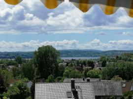 Sonnige Ferienwohnung mit Seeblick，位于乌尔丁根-米赫尔霍芬的酒店