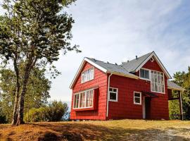 Chiloé-Quemchi Casa con vista al mar y sendero a la playa，位于Quemchi的酒店