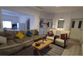Garden apartments.，位于Mas'ade的酒店