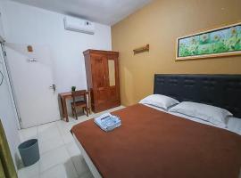 Syafa Homestay Syariah Mitra RedDoorz，位于Jembel的酒店