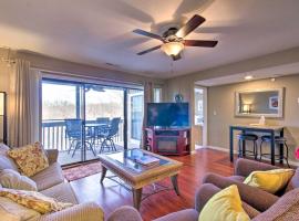 Pools, Marina and Grill Osage Beach Condo!，位于欧塞奇比奇的酒店
