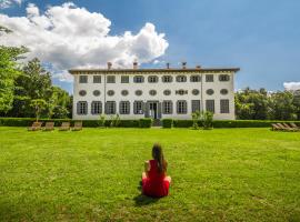 Villa Guinigi Dimora di Epoca Exclusive Residence & Pool，位于卢卡的酒店