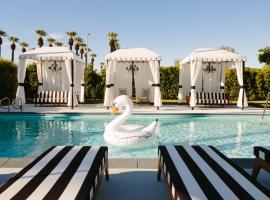 Hotel El Cid by AvantStay Chic Hotel in Palm Springs w Pool，位于棕榈泉棕榈泉国际机场 - PSP附近的酒店
