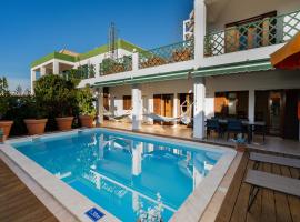 Holiday villa in elite residential area of Faro，位于法鲁Faro Figuras Theatre附近的酒店