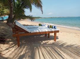 Serenity Beach Cabanas，位于坦加拉的低价酒店