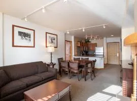 Upgraded Zephyr Mountain Lodge Condo with Continental Divide Views Close to Mountain condo