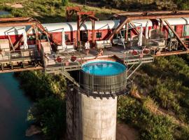 Kruger Shalati - Train on The Bridge & Garden Suites，位于斯库库扎的酒店