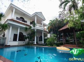 GEM VILLA 10 - 5 Bedroom, 6 Bathroom, Big Pool, Big Garden，位于胡志明市的酒店