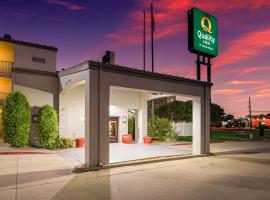 Quality Inn Tulsa Central，位于塔尔萨的酒店