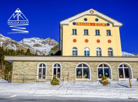 Maloja Kulm Hotel，位于马洛亚的木屋