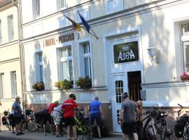 Hotel Albena - garni Hotel，位于菲尔斯滕瓦尔德的酒店