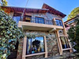 Mysa by Meraki - Entire Villa with Himalayan Views，位于拉尼凯特的酒店