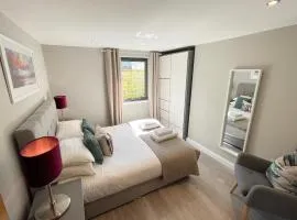 Urban Living's - The Wesley Beautiful City Centre Apartment with Balcony