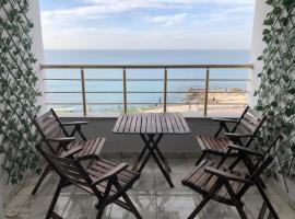 Santorini Seafront Stay，位于亚历山大圣马克学院附近的酒店
