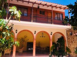 Hostal Plaza Camargo，位于Camargo的酒店