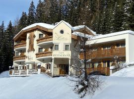 Landhaus Paradies Samnaun Spiss，位于施皮斯的酒店