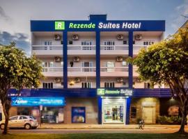 Rezende Suítes Hotel，位于巴拉奈里奥-坎布里乌的酒店