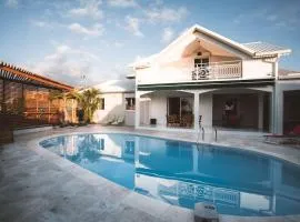Malaury, splendide villa avec piscine chauffée