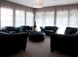 Mansion in Nijensleek with Sauna & Garden